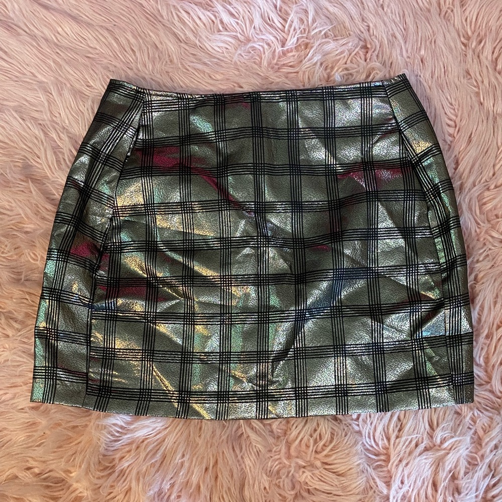 NWT Forever 21 Mini Skirt With Pockets. Size: Large